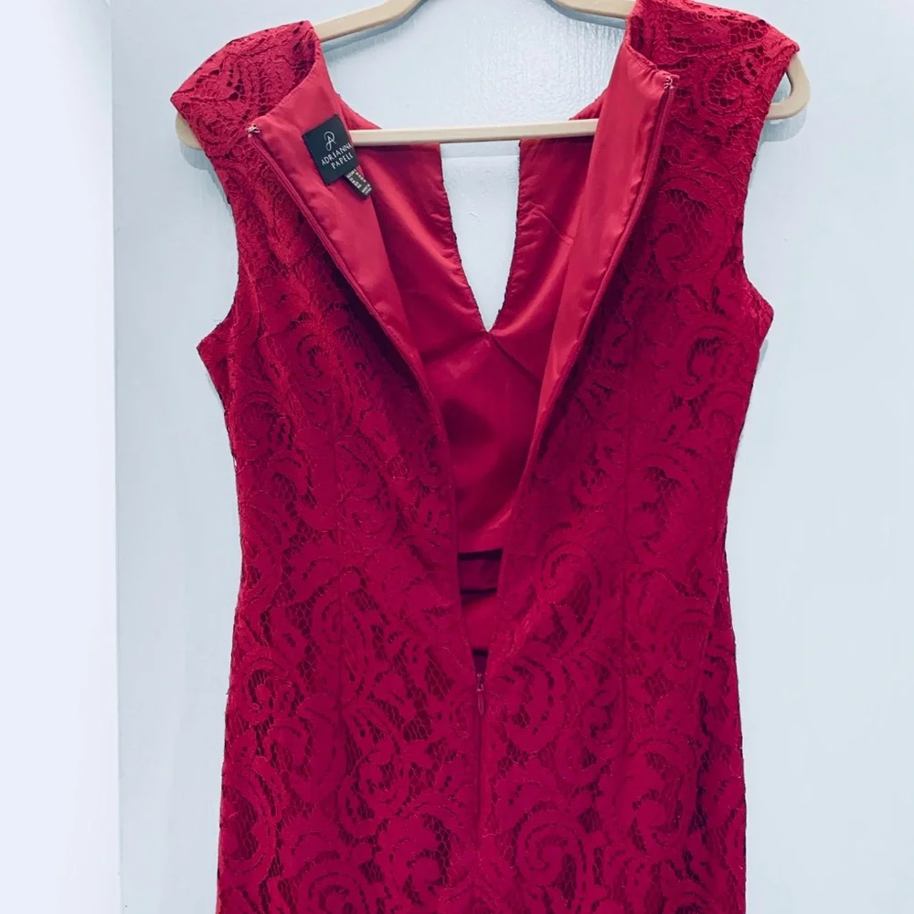 Adrianna Papell Fuchsia Lace V-neck Cap Sleeve Desk